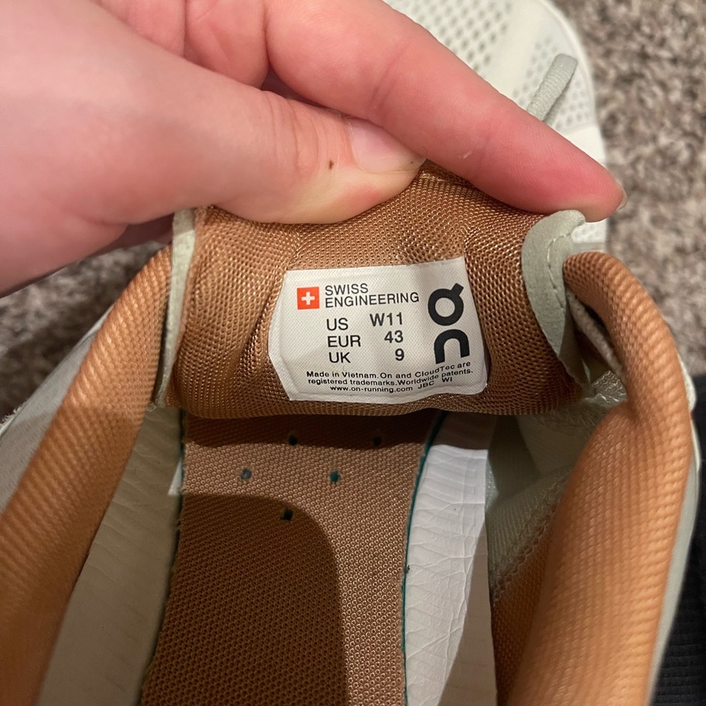 ON Cloudflow Womens Shoes Size 11, Color: Aloe/White - Picture 10 of 10